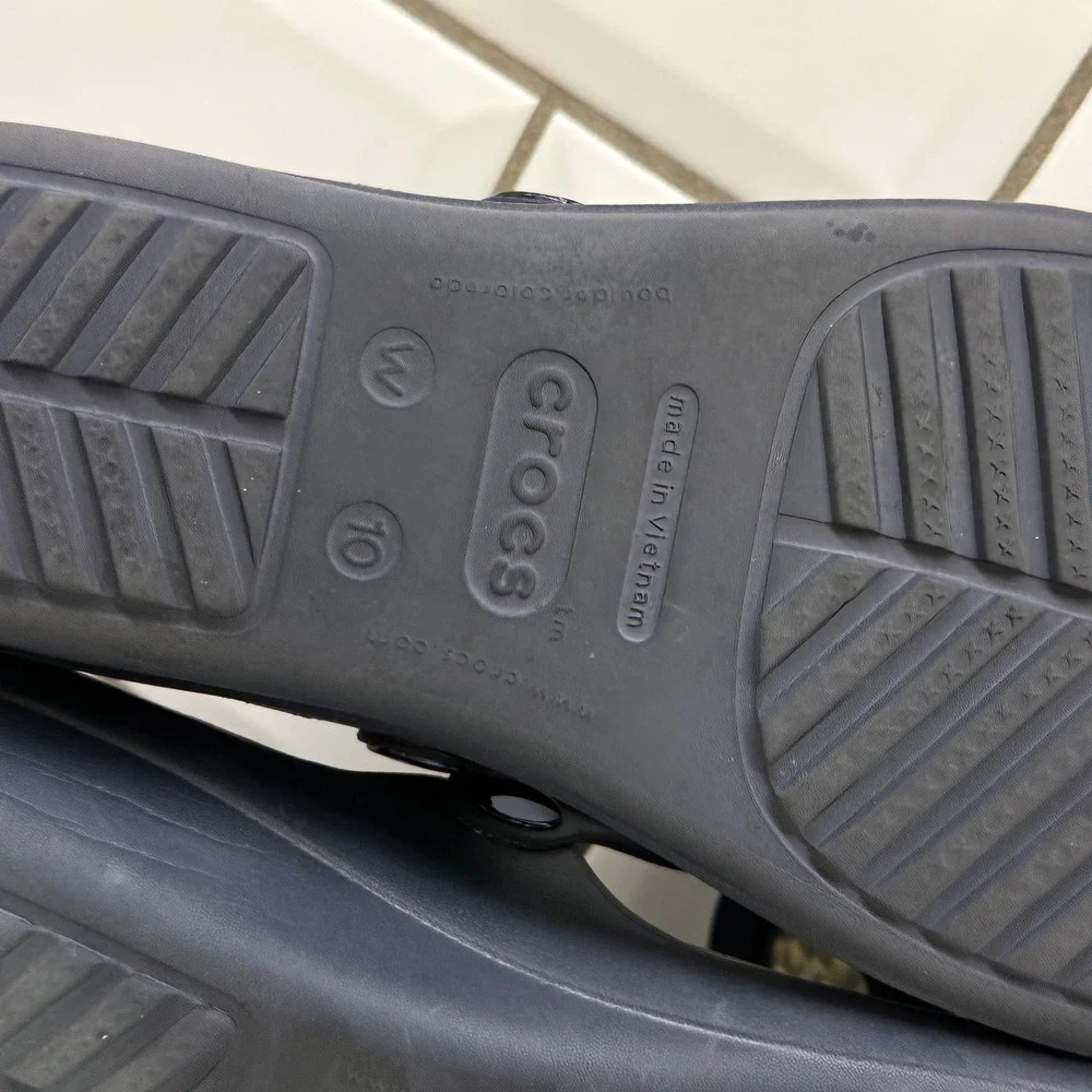 Crocs Women 10 Sanrah Hammered Circle Wedge Flip Flops Navy Grey Metallic Boho